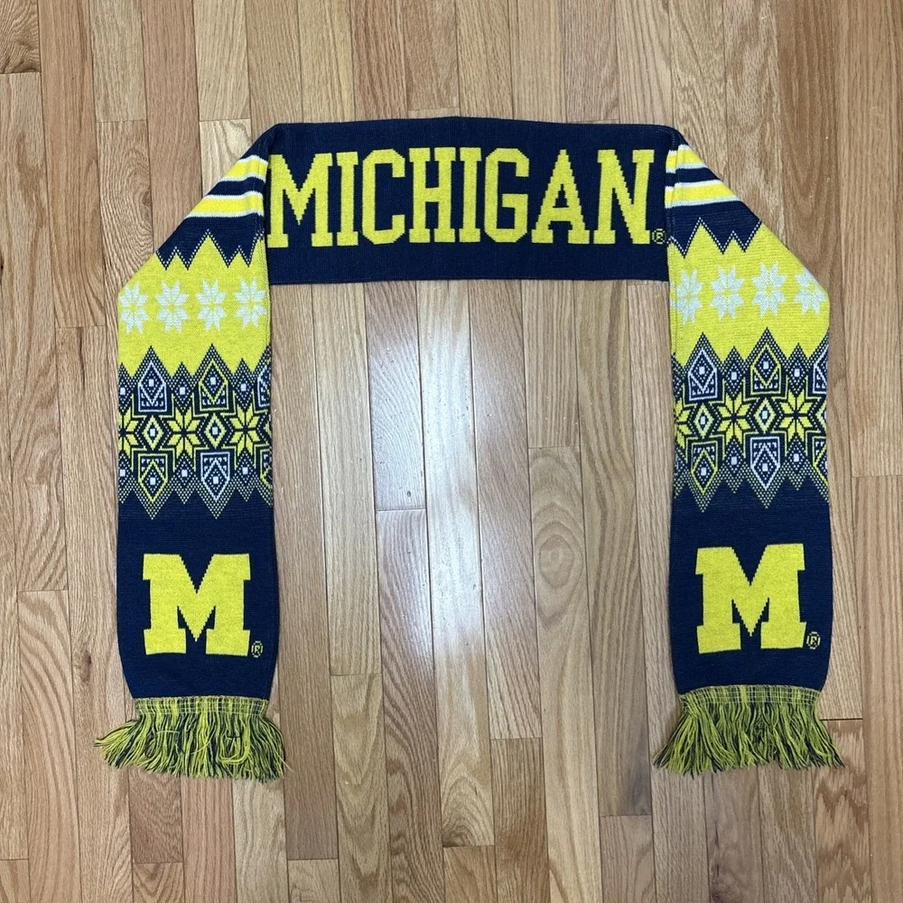 Forever Collectibles Michigan‎ Wolverines Scarf Spell Out Snowflake Scarf